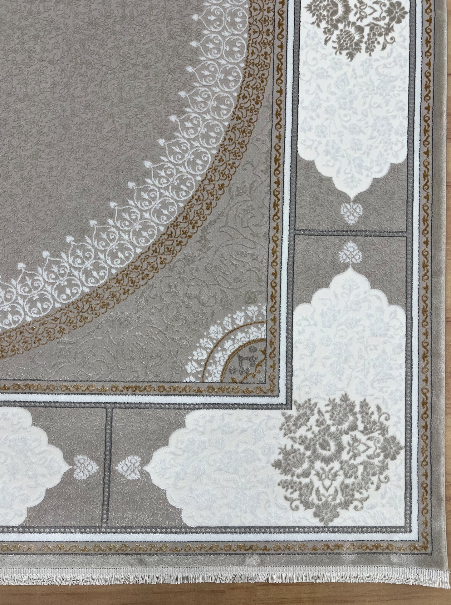 Royal Patterns Acrylic Classic Carpet