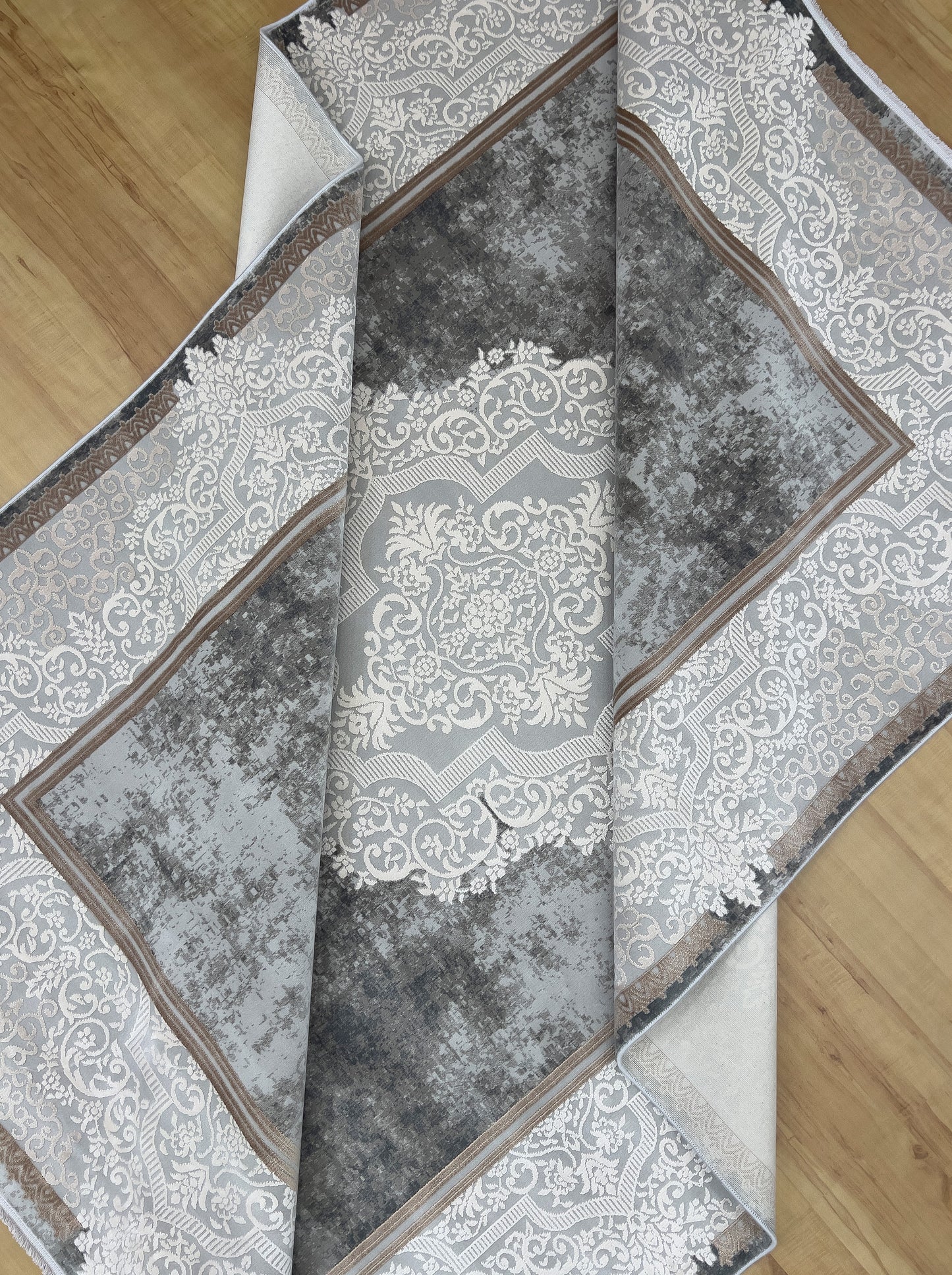 Enchanted Gray Bamboo Silk Classic Carpet