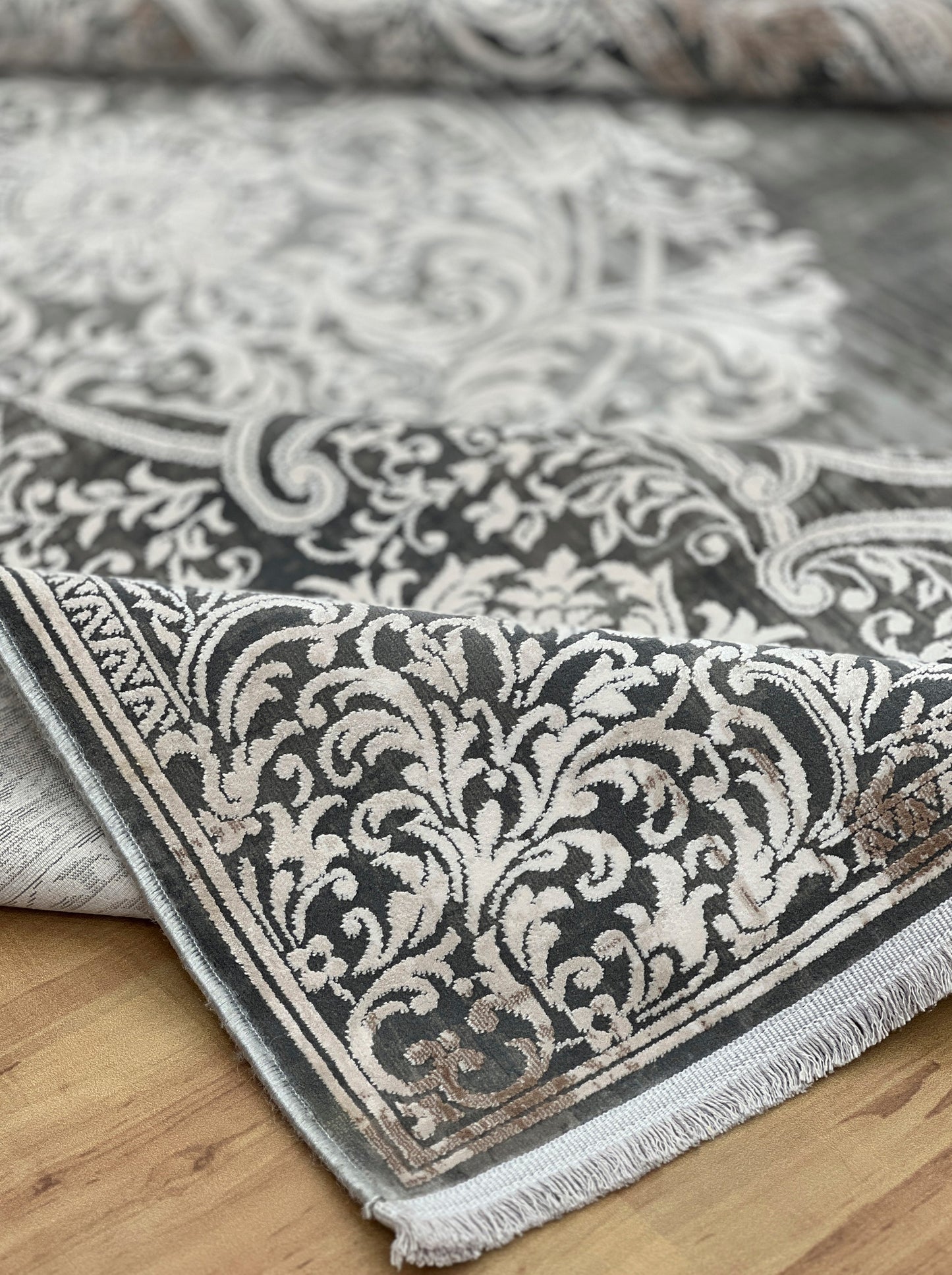 Gray Whispers Bamboo Silk Classic Carpet