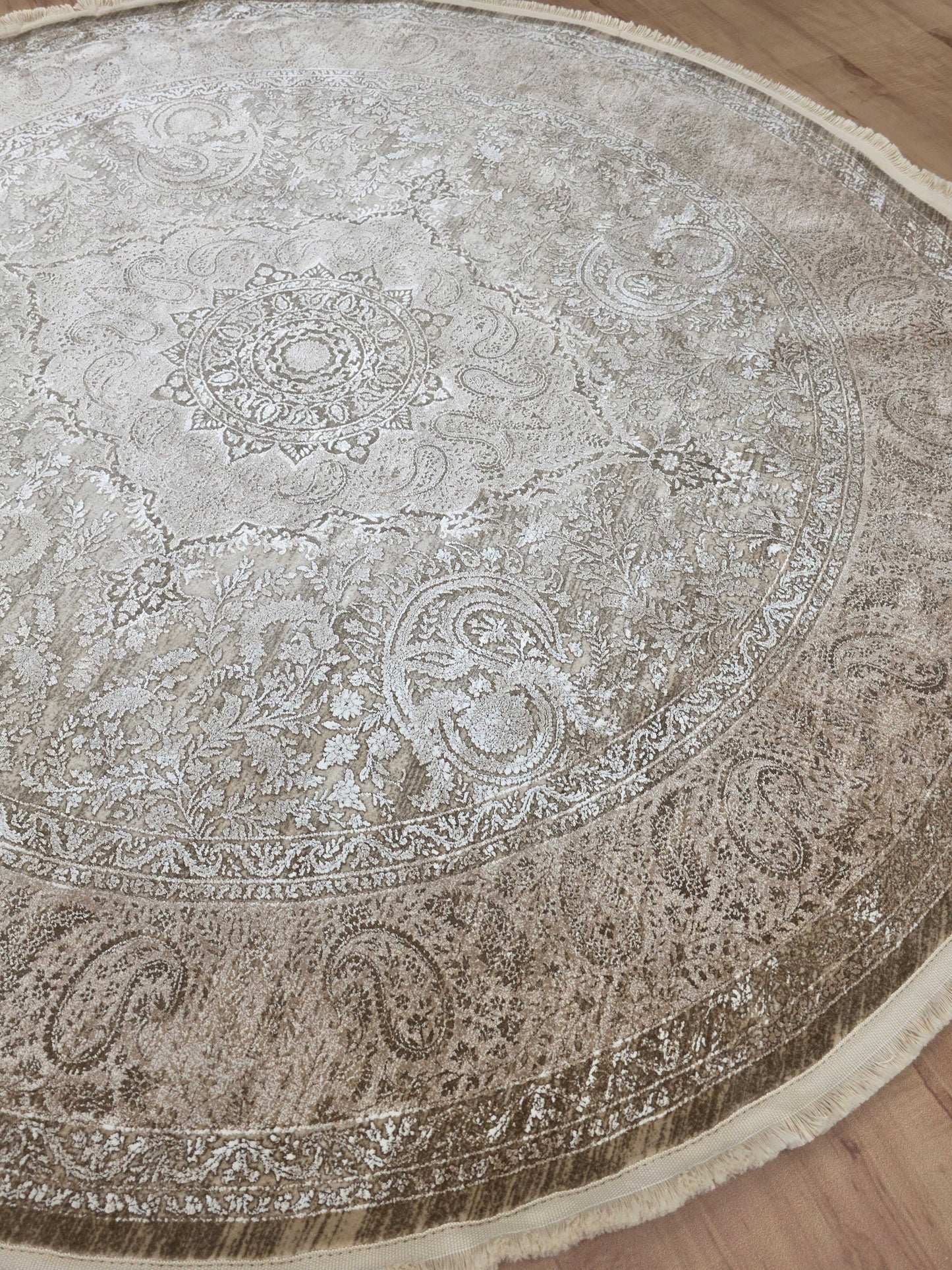 Oasis Bamboo Silk Classic Round Carpet