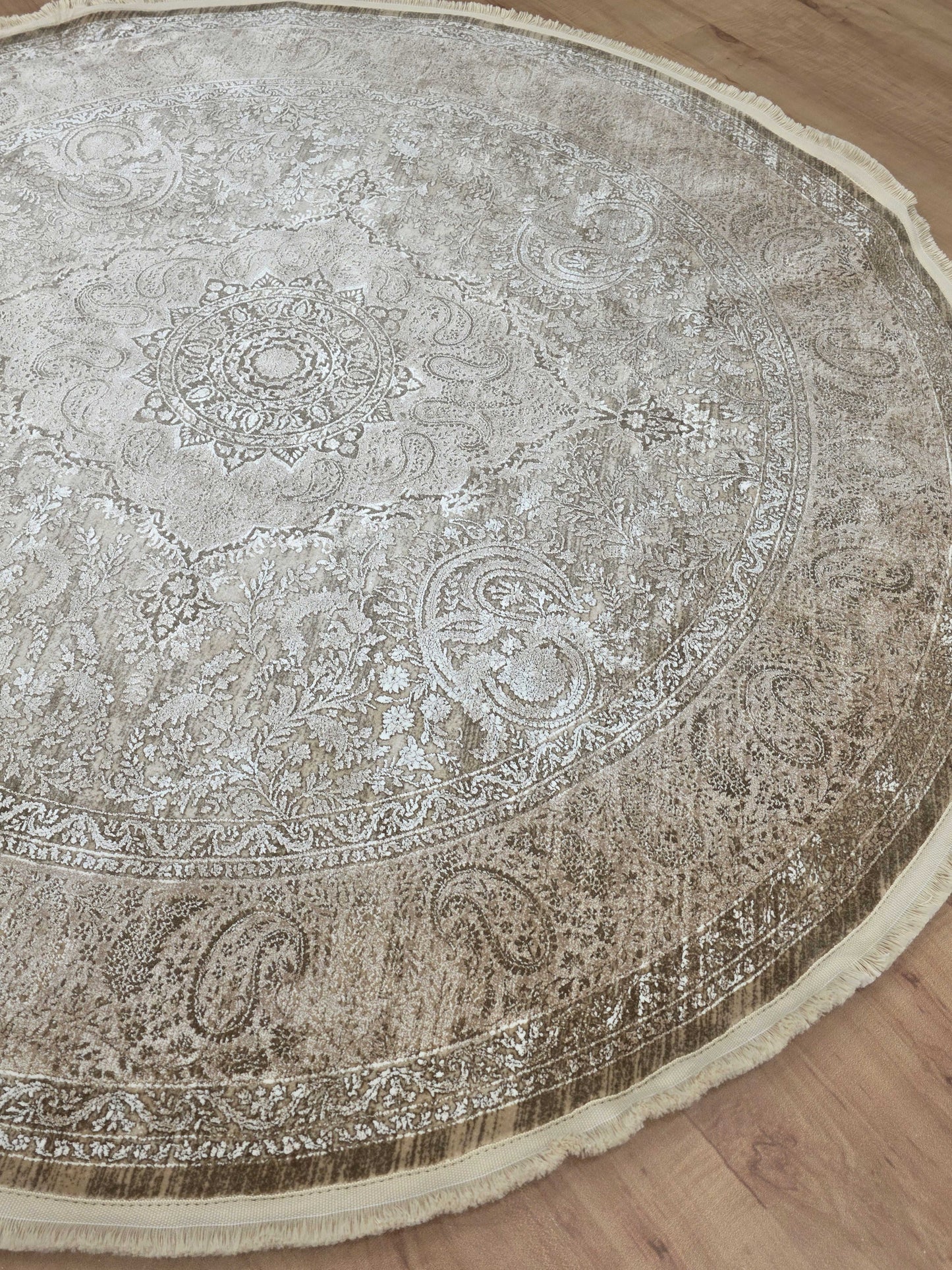 Oasis Bamboo Silk Classic Round Carpet